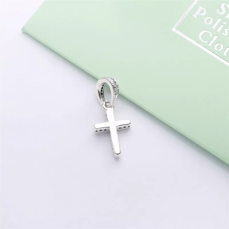 (kuva) Classic Cross Pendant - 397571CZ - Kaulakorut ja riipukset | PANDORA - Näytä 4