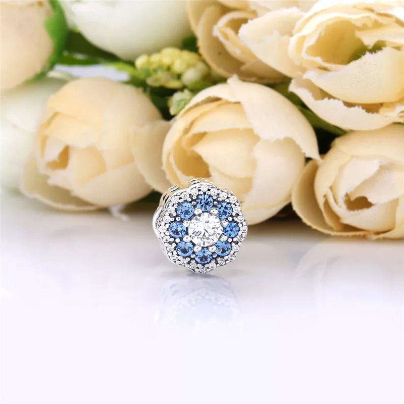(kuva) Blue Sparkle Flower Charm - 797851NMB - Helat | PANDORA - Näytä 2