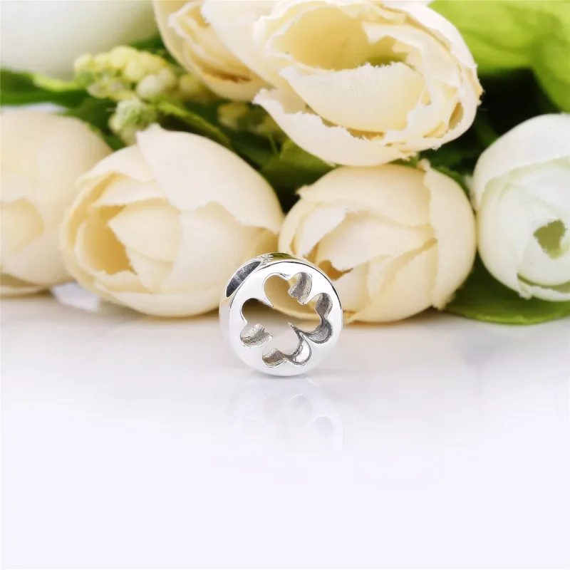 (kuva) Clover Cut Out Charm - 797868 - Helat | PANDORA - Näytä 2
