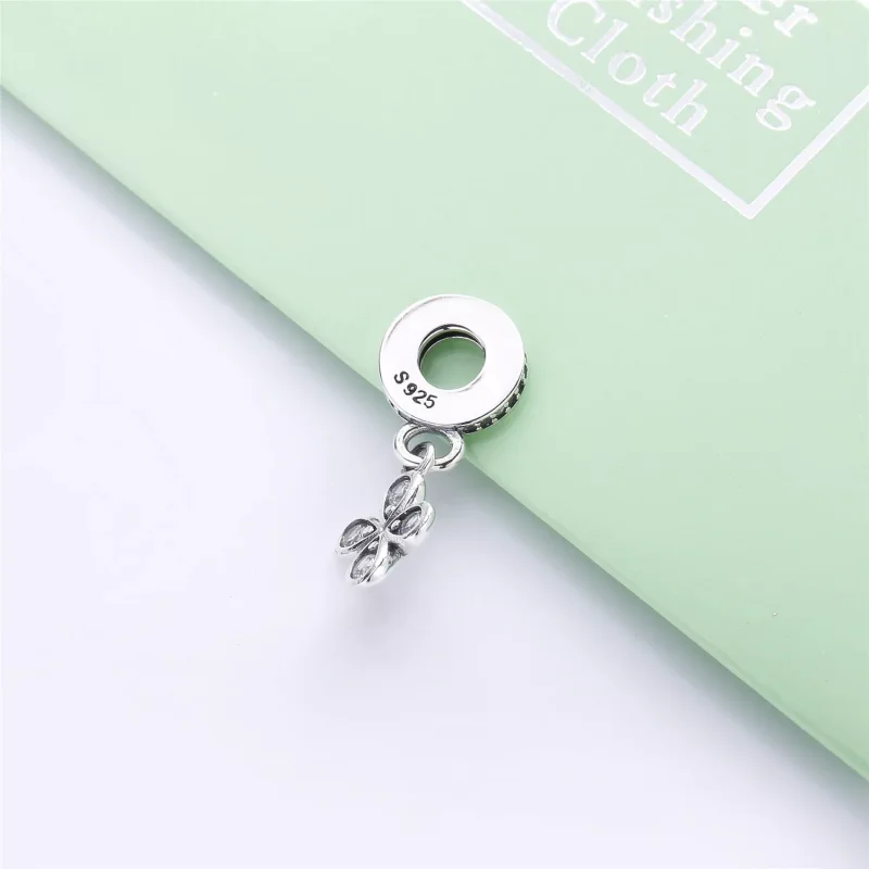 (kuva) Four-Petal Flower Pendant Charm - 797969CZ - Helat | PANDORA - Näytä 3
