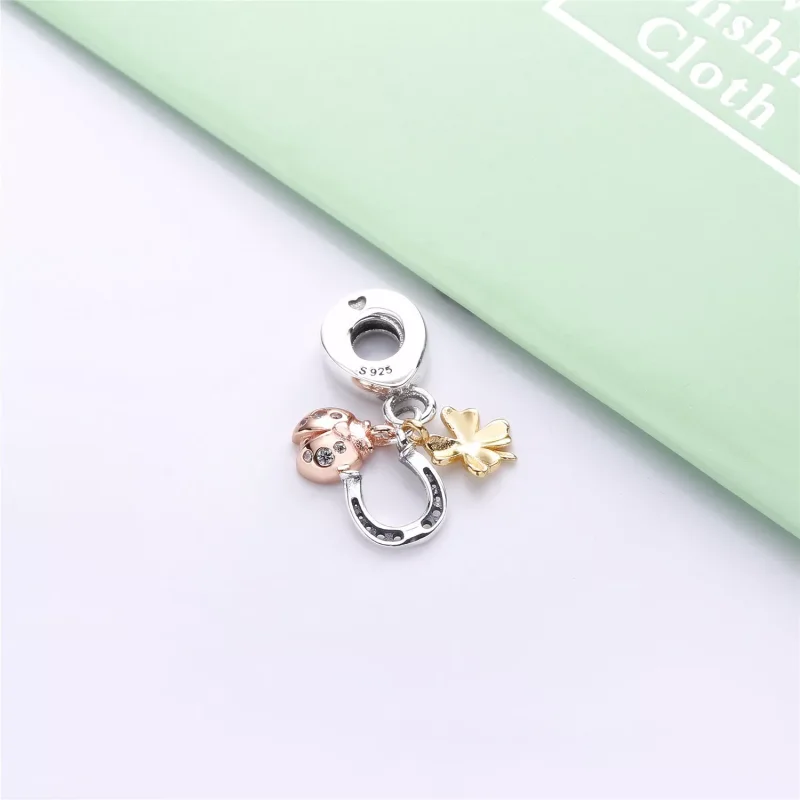 (kuva) Horseshoe, Clover and Ladybird Pendant Charm - 797852CZ - Helat | PANDORA - Näytä 2