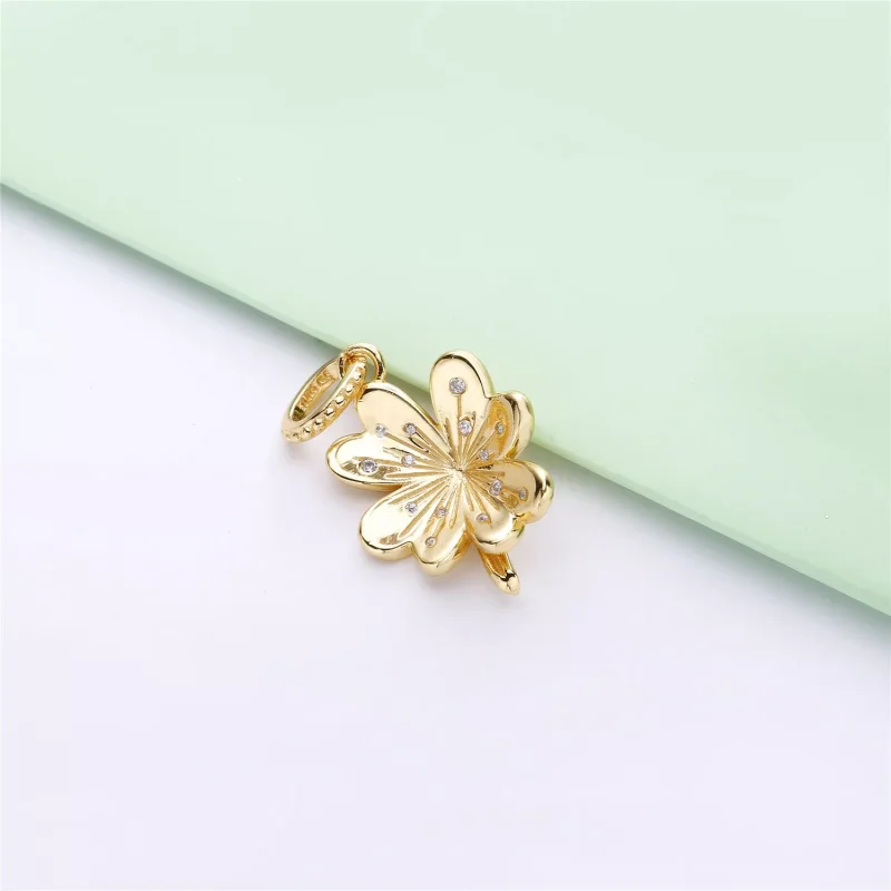 (kuva) Lucky Four-Leaf Clover Pendant - 367935CZ - Kaulakorut ja riipukset | PANDORA - Näytä 3