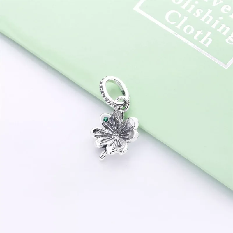 (kuva) Lucky Four-Leaf Clover Pendant - 397965NAG - Kaulakorut ja riipukset | PANDORA - Näytä 3