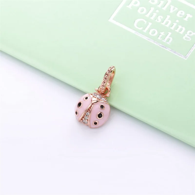 (kuva) Lucky Pink Ladybird Pendant - 387909EN160 - Kaulakorut ja riipukset | PANDORA - Näytä 2