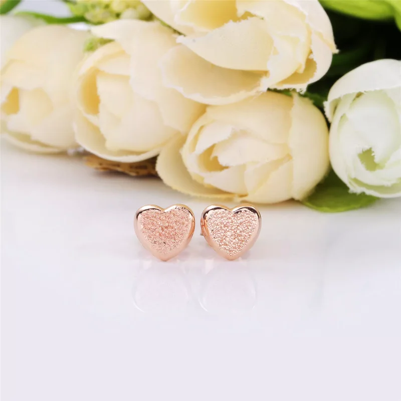 (kuva) PANDORA Rose nappikorvakorut - Matte Brilliance Hearts - Näytä 2