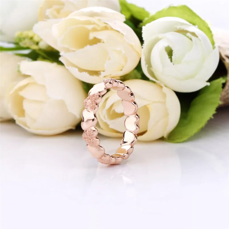 (kuva) PANDORA Rose sormus - Matte Brilliance Hearts - Näytä 3