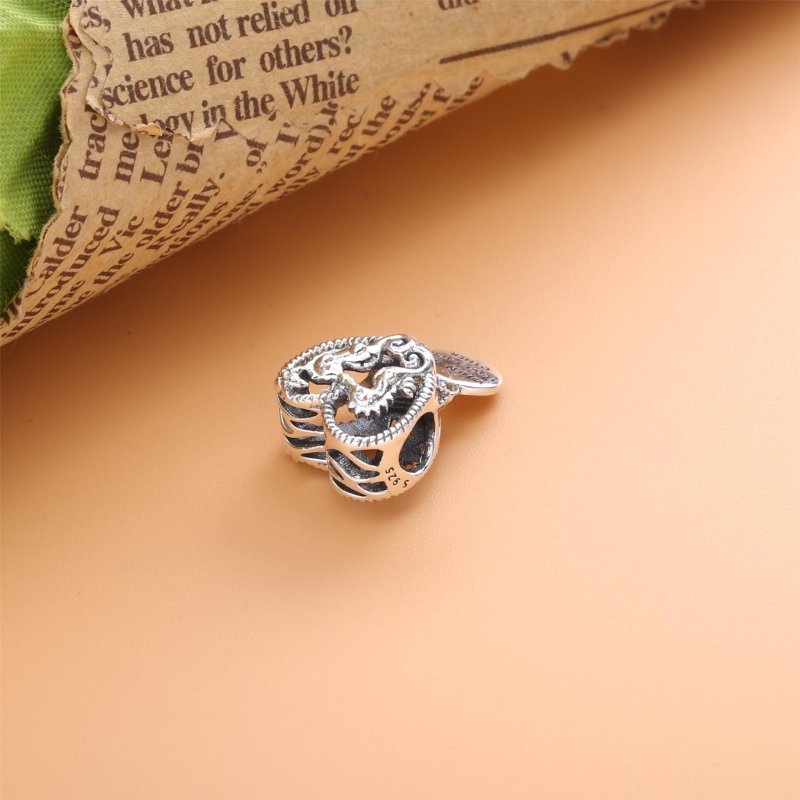 (kuva) PANDORA Openwork Seahorses Heart Charm - 798949C00 - Näytä 4
