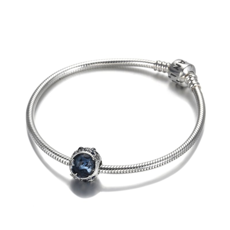 (kuva) PANDORA Taivaansininen Kimaltavat Tähdet - Charm - 799209C01 - Näytä 5