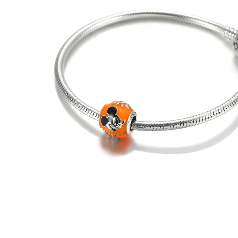 (kuva) Pandora Disney Parks -kortinhaltijan riipus - 799262C01 - Näytä 5
