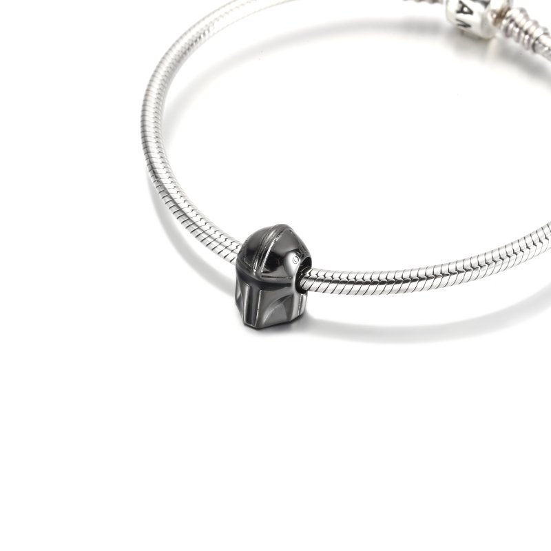 (kuva) PANDORA Star Wars Limited Edition The Mandalorian -kypärän riipus - 740019C01 - Näytä 5