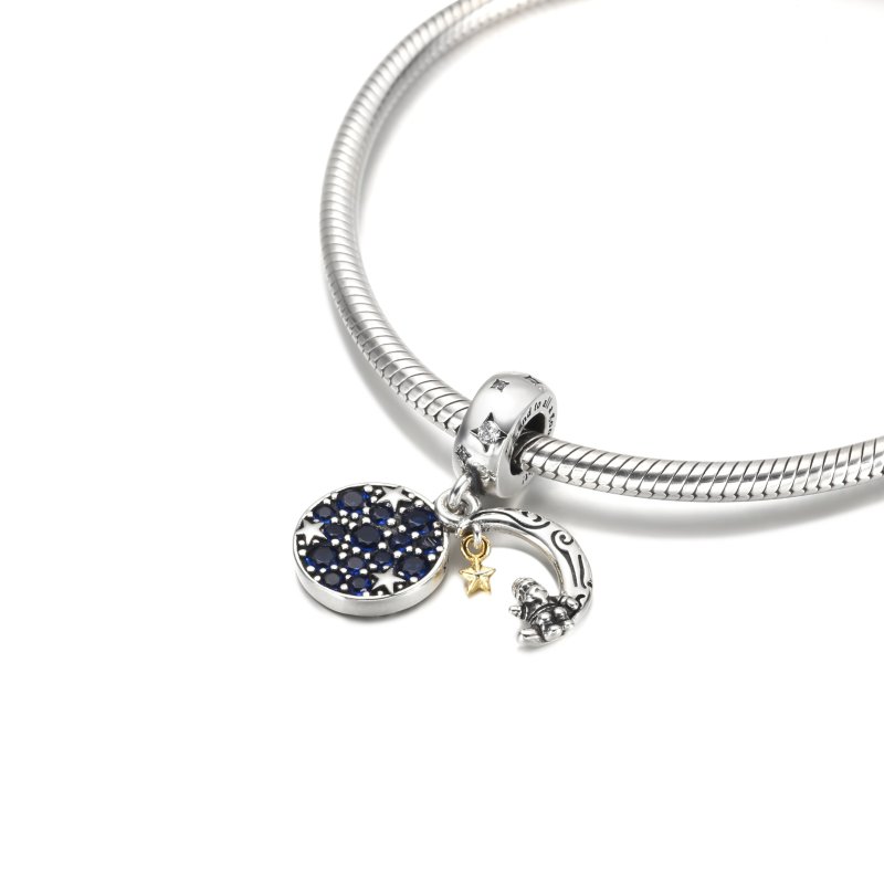 (kuva) PANDORA Joulupukki Kuussa Kaksoisriipus Charm - 769648C01 - Näytä 5