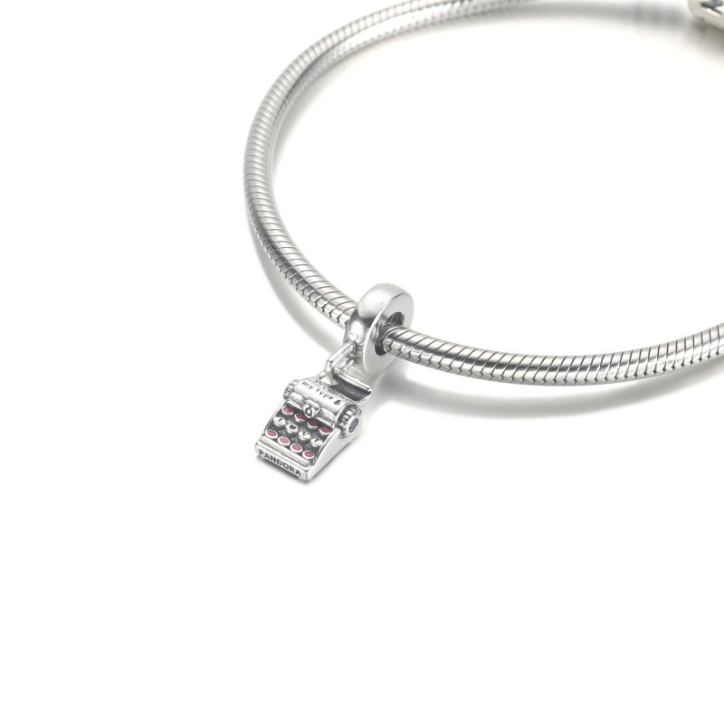 (kuva) PANDORA Kirjoituskone Ripustuskoru - 790069C01 - Näytä 5