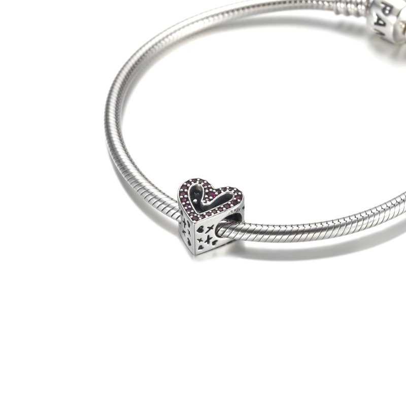 (kuva) PANDORA Sparkling Ruby Red Freehand Heart Charm - 798692C02 - Näytä 5