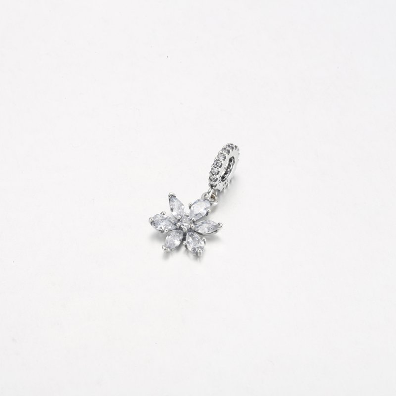 (kuva) PANDORA Sparkling Herbarium Cluster Dangle Charm - 792382C01 - Näytä 5