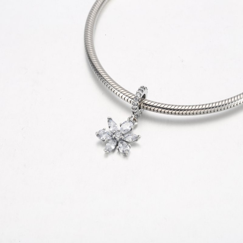 (kuva) PANDORA Sparkling Herbarium Cluster Dangle Charm - 792382C01 - Näytä 10
