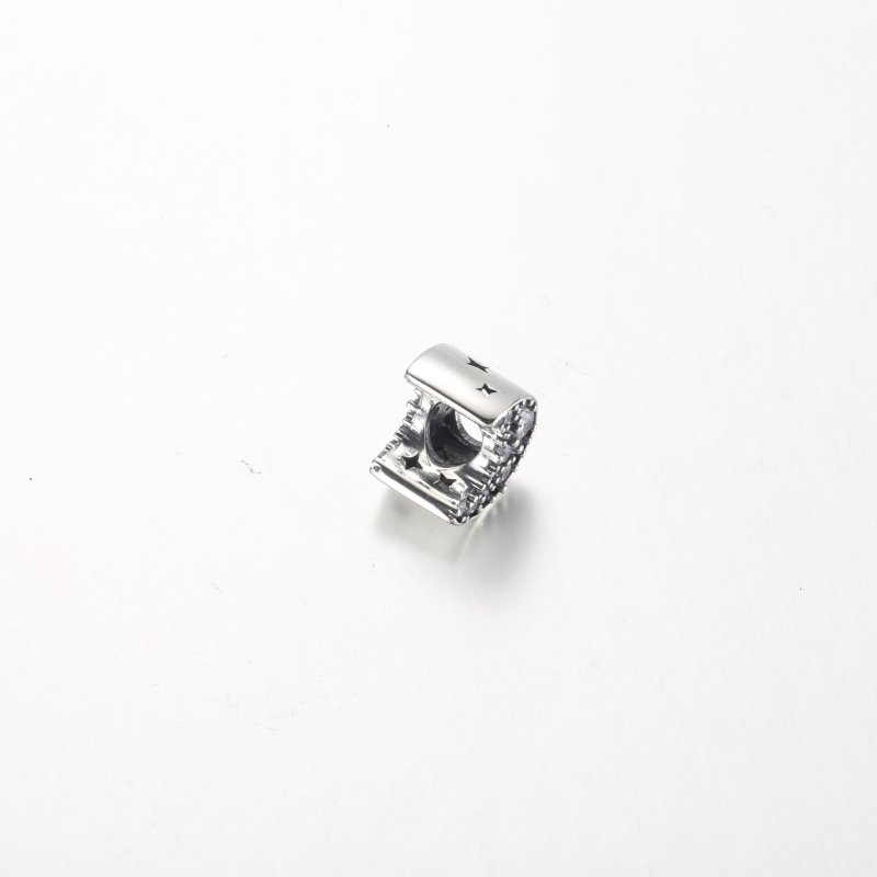 (kuva) Pandora Sparkling Crescent Moon Charm - 792768C01 - Näytä 4