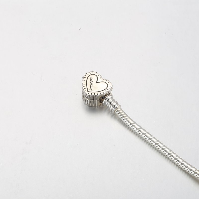 (kuva) Keith Haring™ x Pandora Moments -sydämen säteilevä käärmeenketju rannekoru - 592 - Näytä 5
