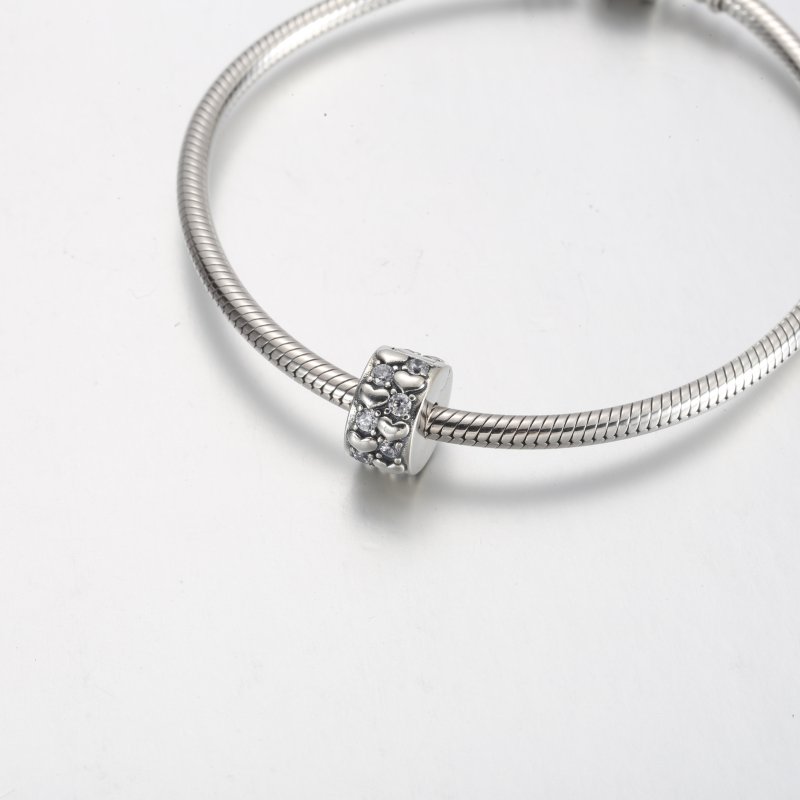 (kuva) Pandora Infinite Hearts Sparkling Clip Charm - 792235C01 - Näytä 4