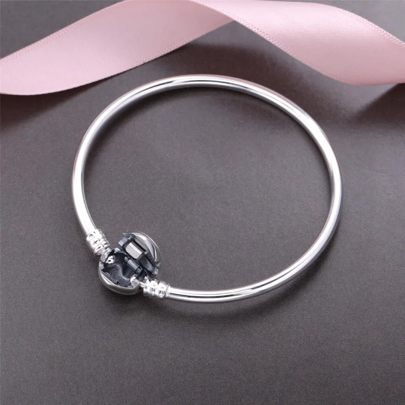 (kuva) Moments Silver Bangle, Logo Heart Clasp - 596268 - Rannekorut | PANDORA - Näytä 2
