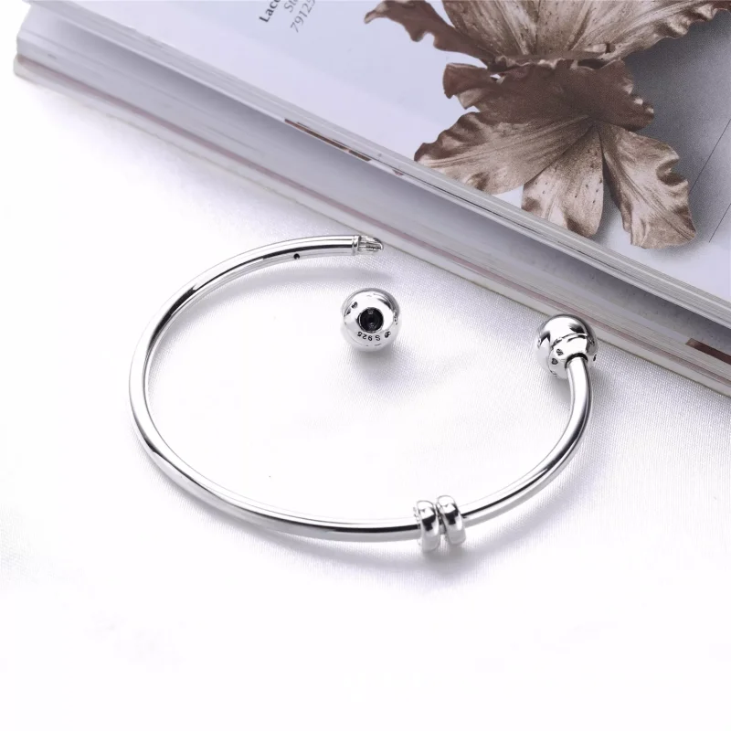 (kuva) Moments Silver Open Bangle, PANDORA Logo Caps - 596477 - Rannekorut | PANDORA - Näytä 3