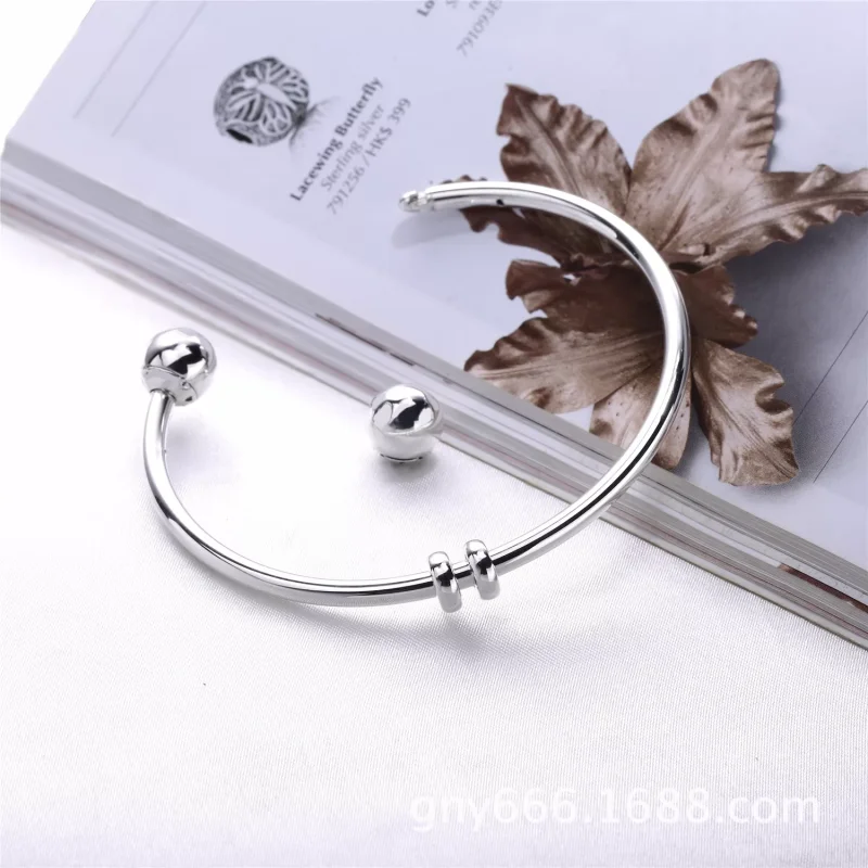 (kuva) Moments Silver Open Bangle, PANDORA Logo Caps - 596477 - Rannekorut | PANDORA - Näytä 4