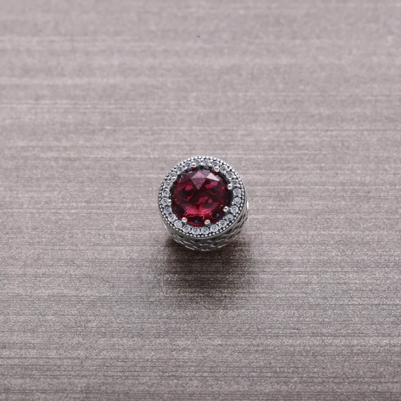 (kuva) Cerise Radiant Hearts - 791725NCC - Helat | PANDORA - Näytä 2