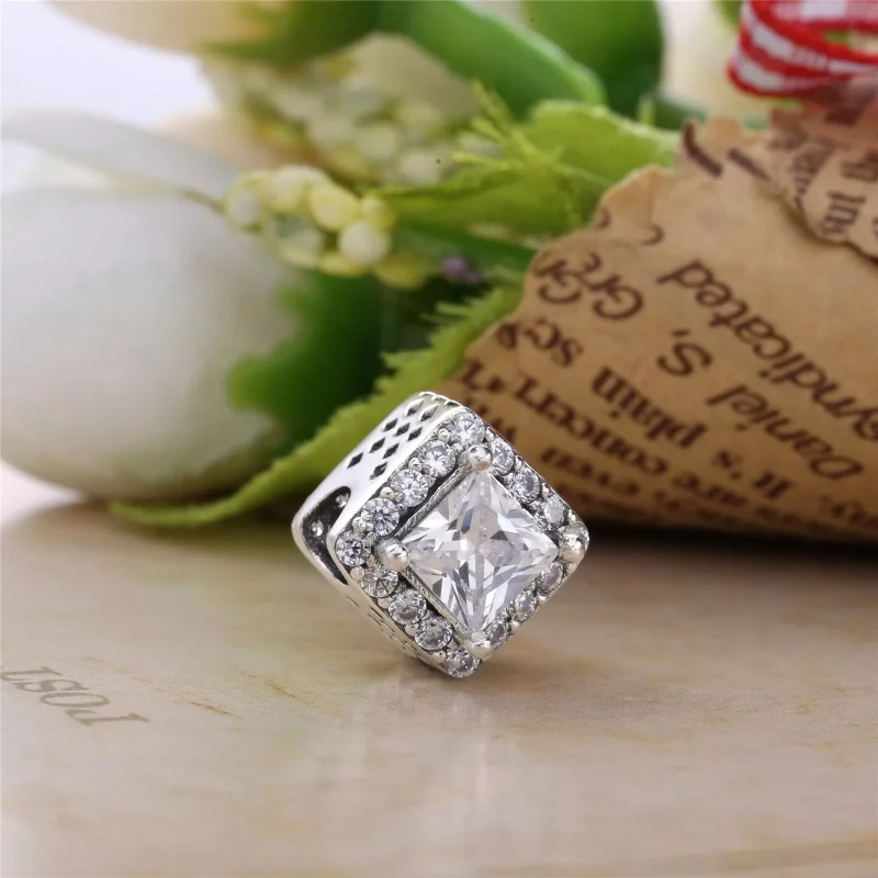 (kuva) Geometric Radiance Charm - 796206CZ - Helat | PANDORA - Näytä 3
