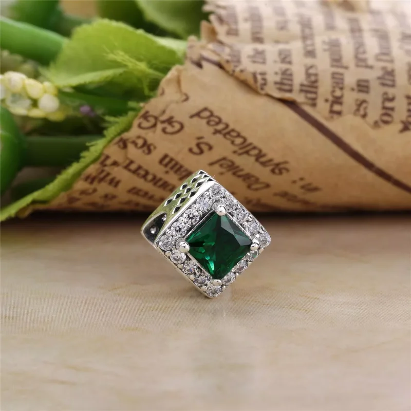 (kuva) Geometric Radiance Charm - 796206CZ - Helat | PANDORA - Näytä 4