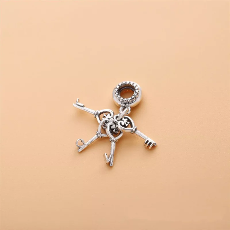(kuva) Keys of Love Pendant Charm - 797654NPMMX - Helat | PANDORA - Näytä 2