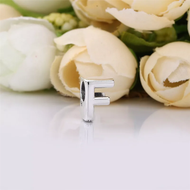 (kuva) Letter F Charm - 797460 - Helat | PANDORA - Näytä 2