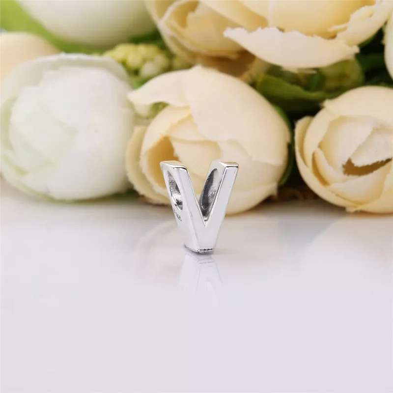 (kuva) Letter V Charm - 797476 - Helat | PANDORA - Näytä 2