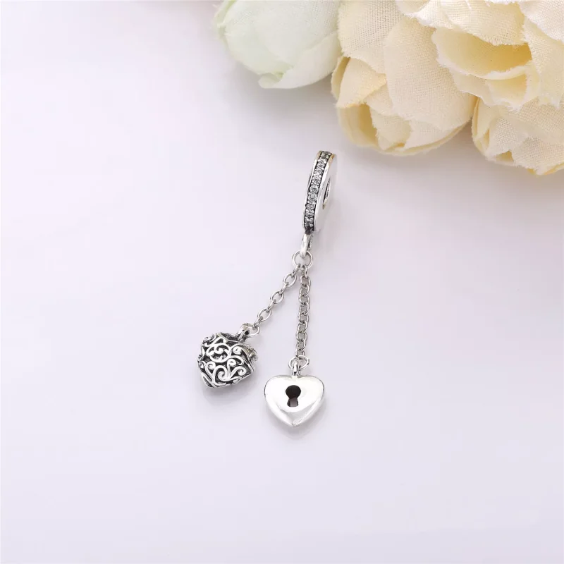 (kuva) Lock & Heart Pendant Charm - 797642CZ - Helat | PANDORA - Näytä 2
