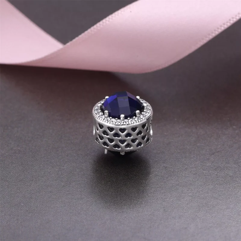 (kuva) Moonlight Blue Radiant Hearts - 791725NMB - Helat | PANDORA - Näytä 3