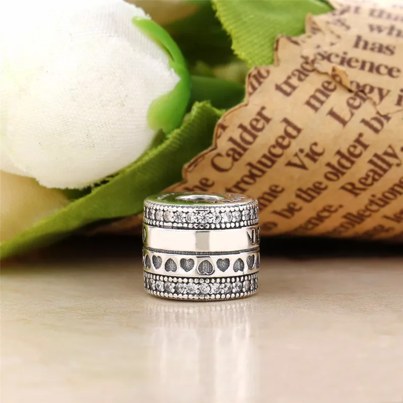 (kuva) PANDORA Logo Charm - 797402CZ - Helat | PANDORA - Näytä 3