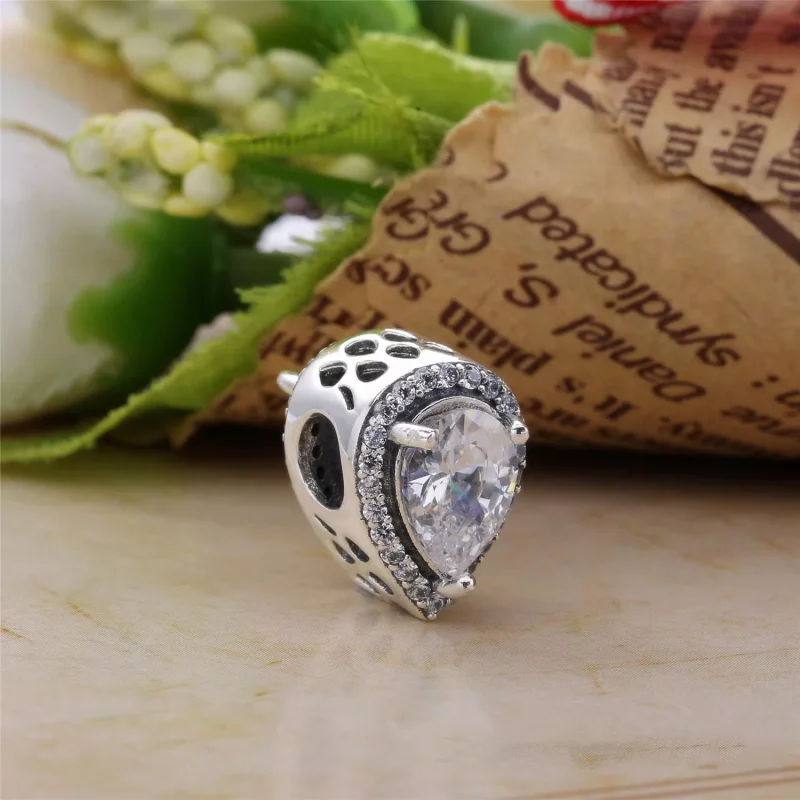 (kuva) Radiant Teardrop Charm - 796245CZ - Helat | PANDORA - Näytä 2
