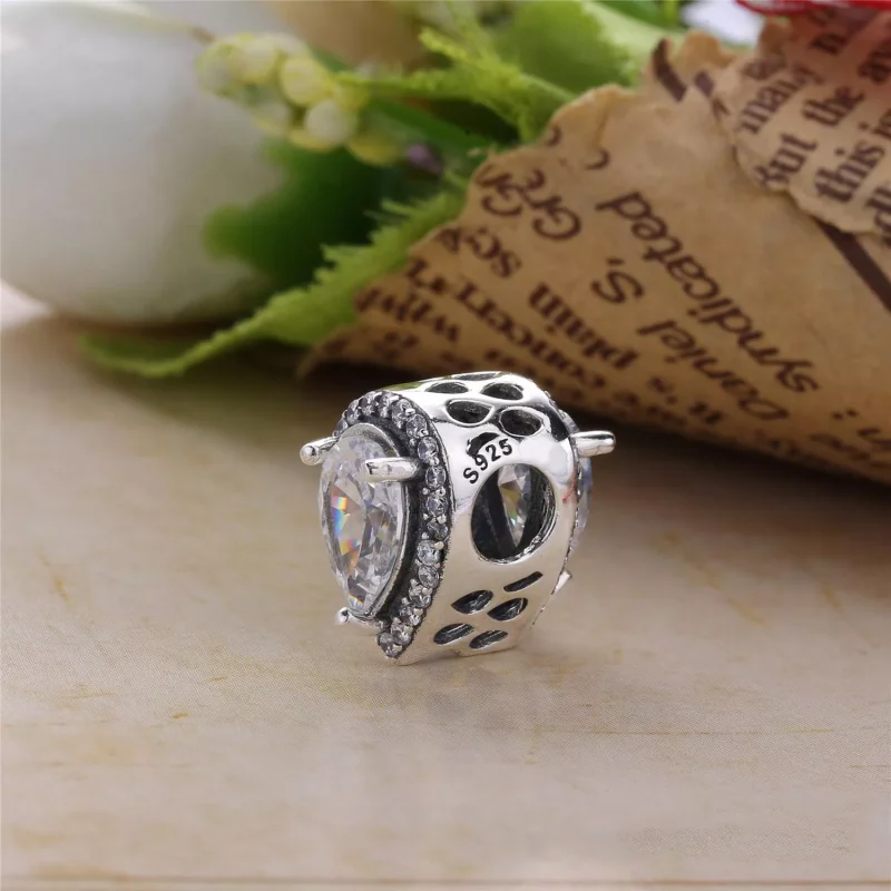 (kuva) Radiant Teardrop Charm - 796245CZ - Helat | PANDORA - Näytä 4