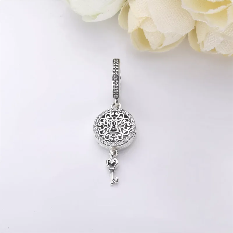 (kuva) Regal Love Key Pendant Charm - 797660CZ - Helat | PANDORA - Näytä 2