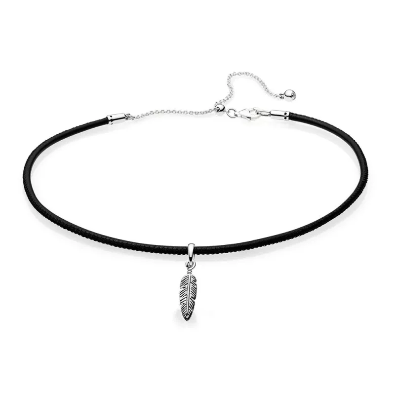 Pandora 397197CBK Black Leather Choker & Feather (kuva) Pandora 397197CBK Black Leather Choker & Feather