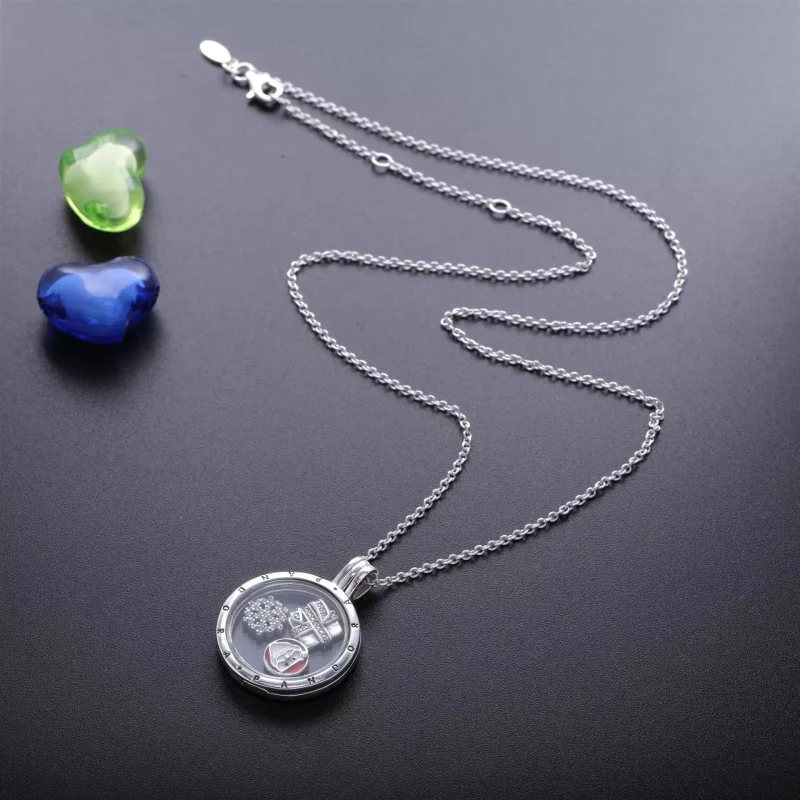 (kuva) PANDORA Floating Locket - Kelluva medaljonki ja rakkaus ja perhe - Näytä 3