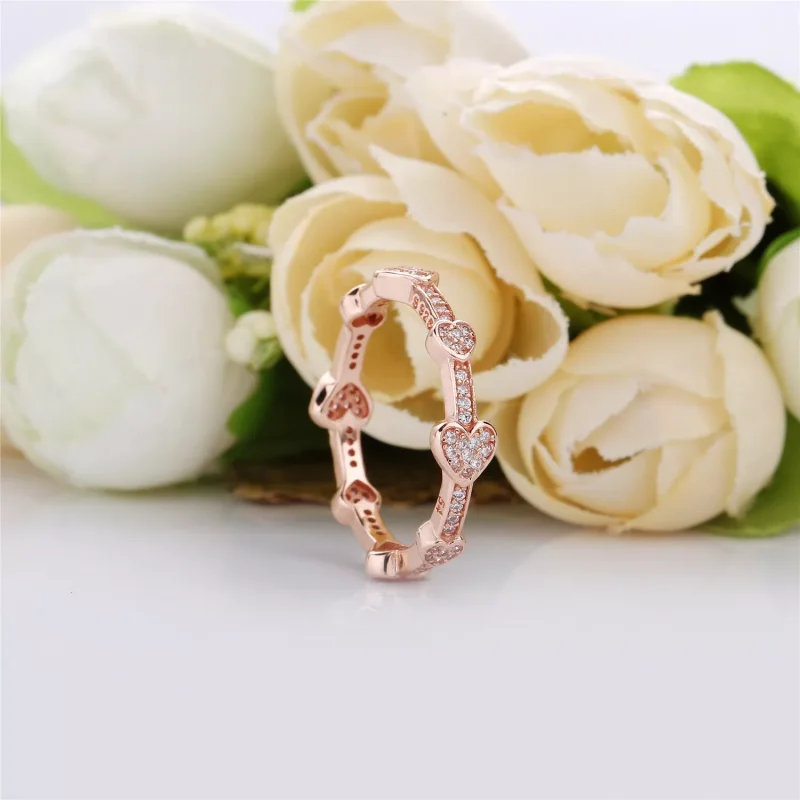 (kuva) Alluring Hearts Ring - 187729CZ - Sormukset | PANDORA - Näytä 2
