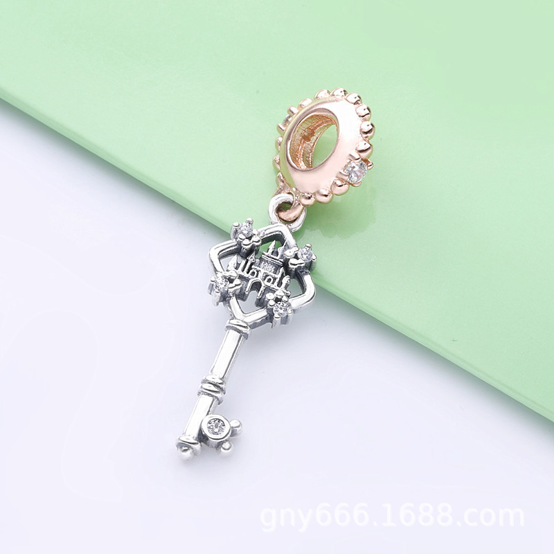 (kuva) Pandora Disney Parks Avain Ripustin Charm - 788226CZ - Näytä 2