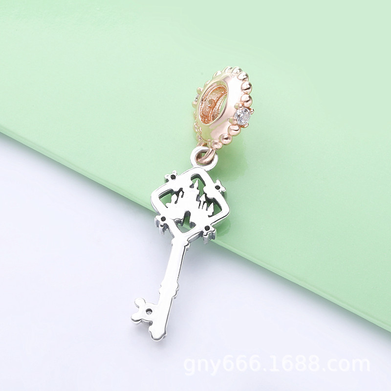 (kuva) Pandora Disney Parks Avain Ripustin Charm - 788226CZ - Näytä 3