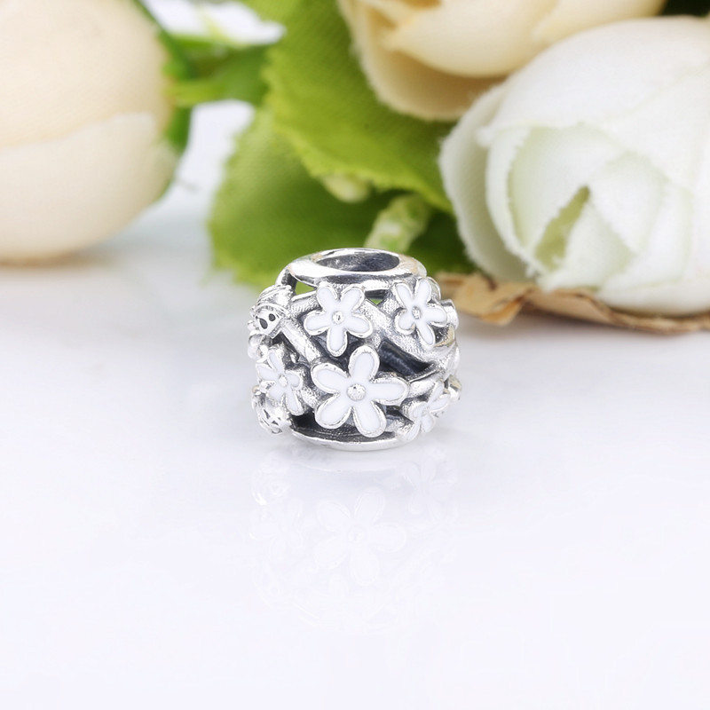 (kuva) PANDORA Openwork Silver Daisy Flower Charm - 788772C02 - Näytä 2
