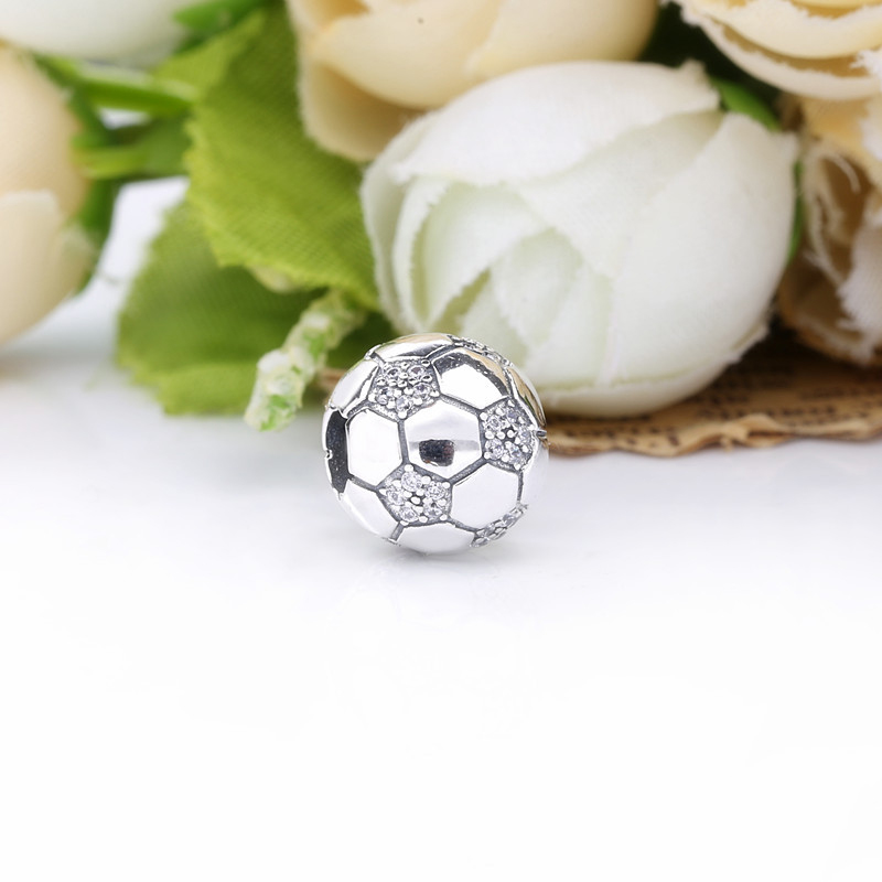 (kuva) PANDORA Kimaltava Jalkapallocharm - 798795C01 - Näytä 2