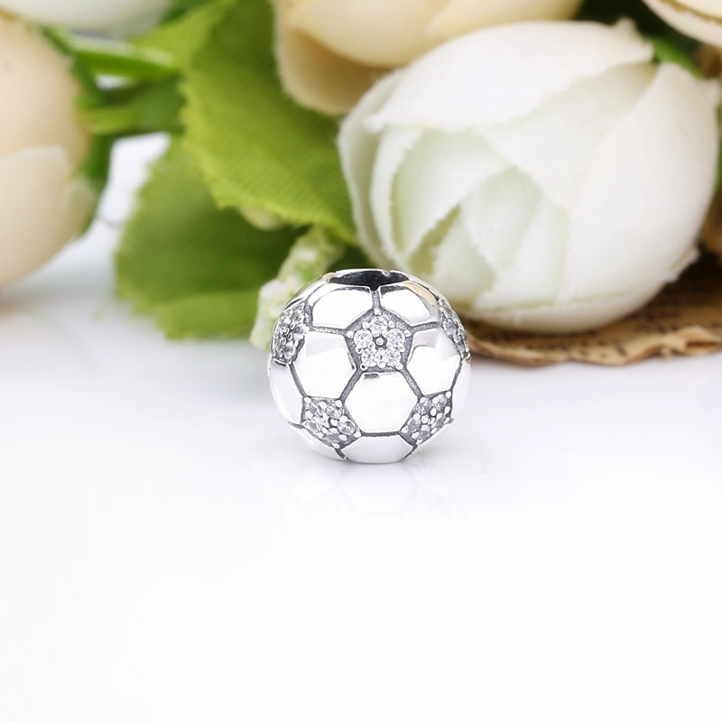 (kuva) PANDORA Kimaltava Jalkapallocharm - 798795C01 - Näytä 3