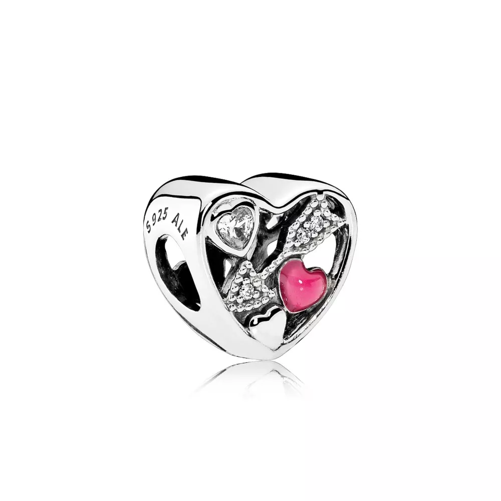 pandora hela struck by love