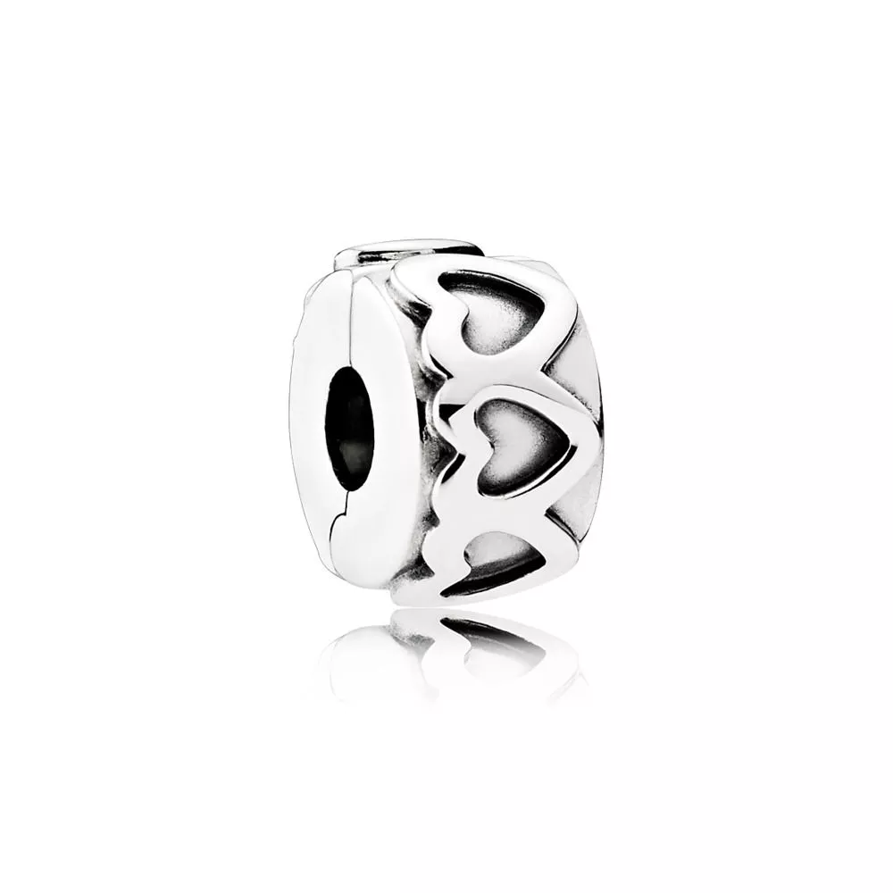 row of hearts 791978 helat pandora